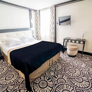 Premium Queen Room